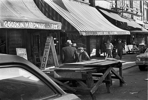 MAXWELL STREET 1974 07A