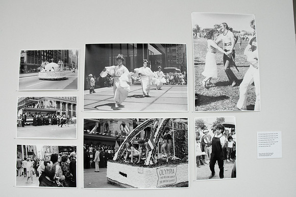 GATHER TOGETHER- STREET PHOTOGRAPHY BY DIANE ALEXANDER WHITE EXHIBIT PHOTOS_081